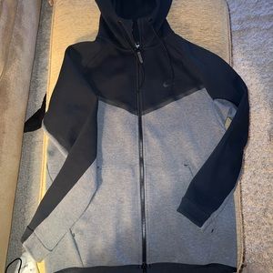 Nike Tech Fleece Swoosh full zip jacket hoodie. Advertised by Kevin love